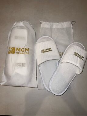 2 MGM Grand Hotel White Plush Hotel Slippers Marriott Vegas